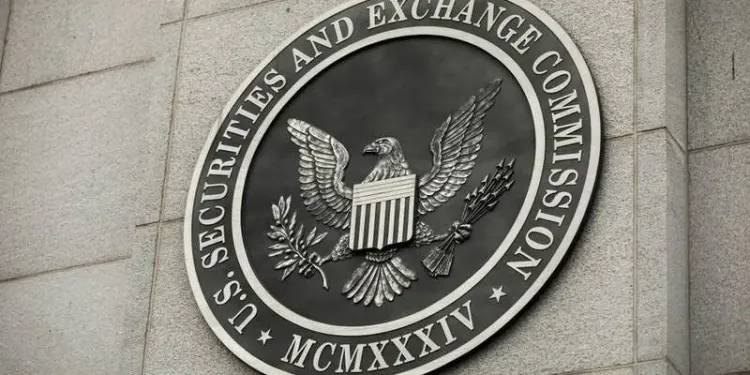 Crypto-régulation : la SEC poursuit Binance et Coinbase en justice